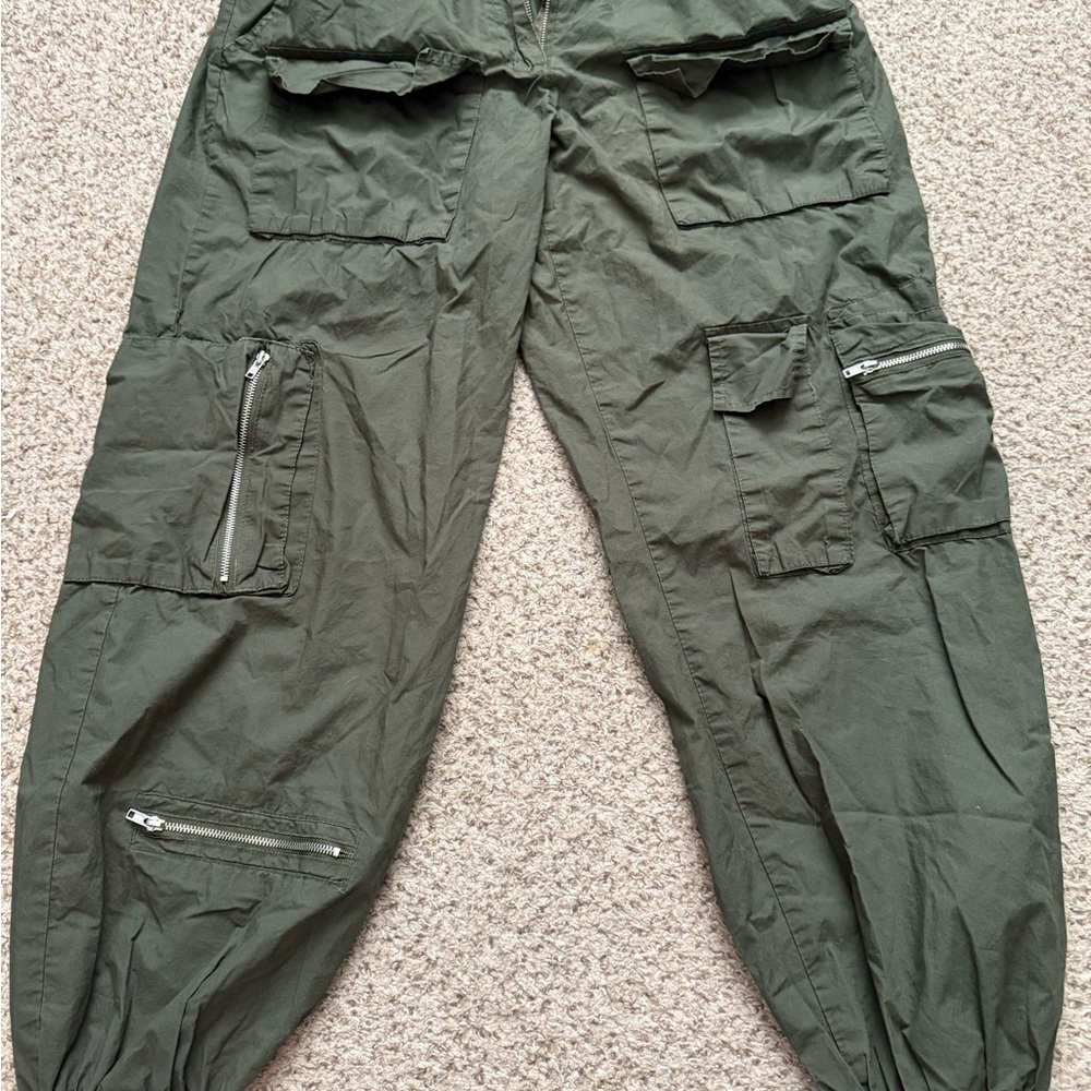FOREVER 21 Army Green Women’s Cargo Pants